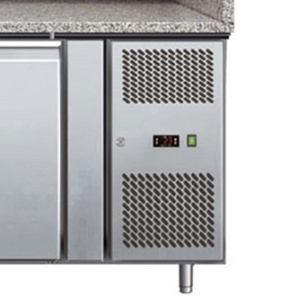 Pizza refrigerated worktop, capacity of 428 liters, working temperature +2C/+8C, digital display, voltage 220V, power 350W, weight 285 KG